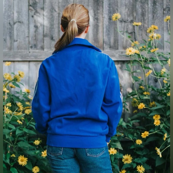Vintage Adidas blue track jacket, size M Small black mark on one sleeve - Picture 3 of 4